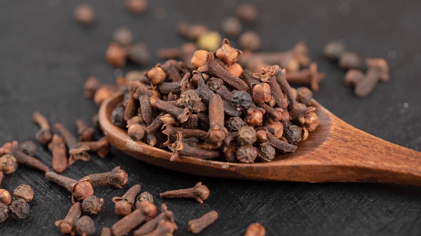 Cloves on a wooden spoon