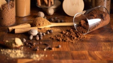 Nutmeg and nutmeg powder